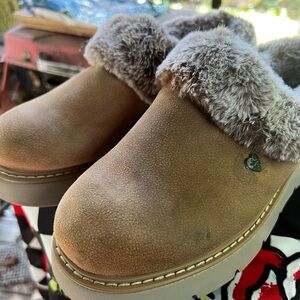 Bear Paw Fur-Lined Women's clogs